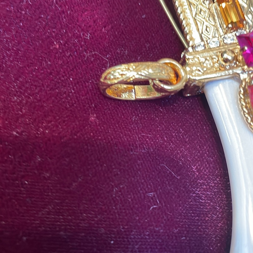 GIANFRANCO FERRE — GOLD AND GEM BROOCH - Picture 8 of 16